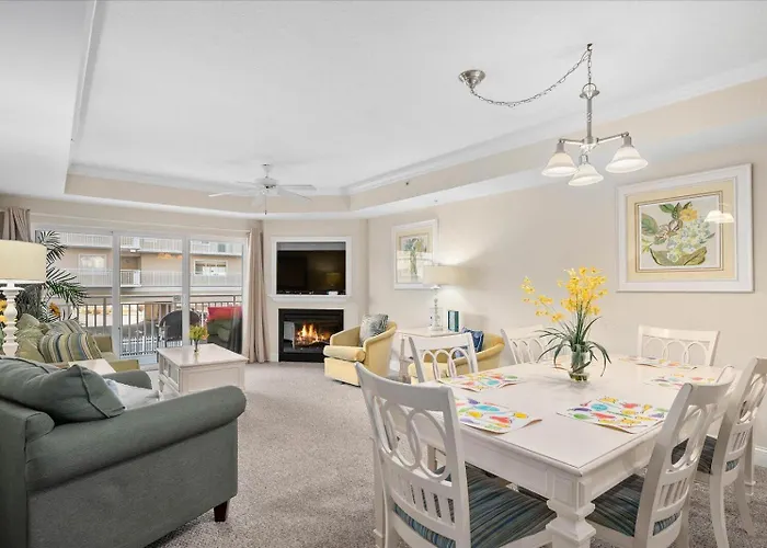 Beautiful 3 Bedroom Sunset With Outdoor Pool! Holiday home