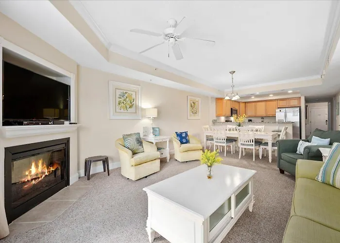 Beautiful 3 Bedroom Sunset With Outdoor Pool! Holiday home
