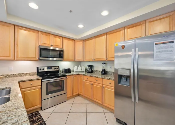 Beautiful 3 Bedroom Sunset With Outdoor Pool!