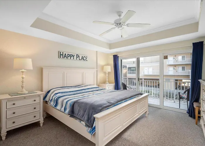 Beautiful 3 Bedroom Sunset With Outdoor Pool!