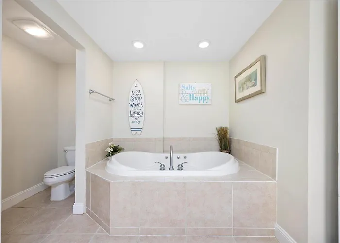 Beautiful 3 Bedroom Sunset With Outdoor Pool! *