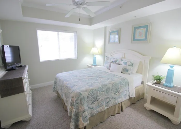 Beautiful 3 Bedroom Sunset With Outdoor Pool!