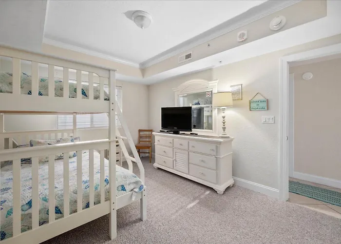 Holiday home Beautiful 3 Bedroom Sunset With Outdoor Pool! *