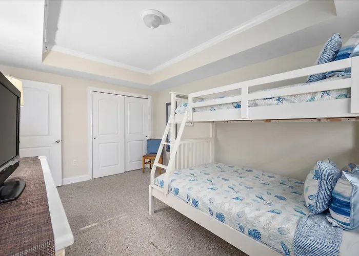 Beautiful 3 Bedroom Sunset With Outdoor Pool! Holiday home *
