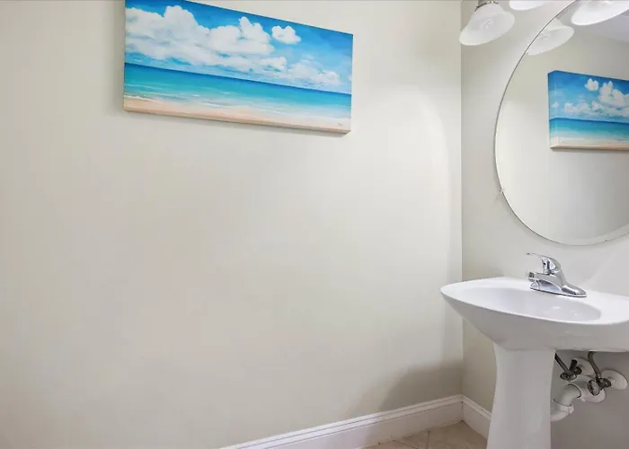 Beautiful 3 Bedroom Sunset With Outdoor Pool! Holiday home *