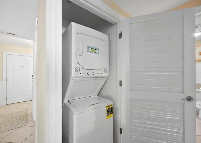 Beautiful 3 Bedroom Sunset With Outdoor Pool! Ocean City