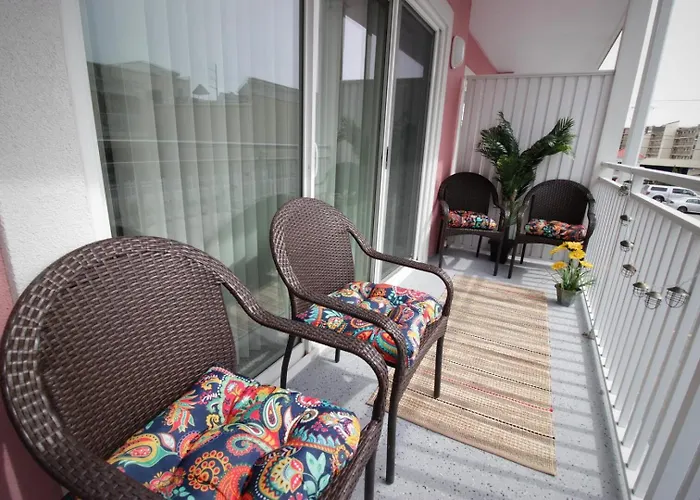 Holiday home Beautiful 3 Bedroom Sunset With Outdoor Pool! *