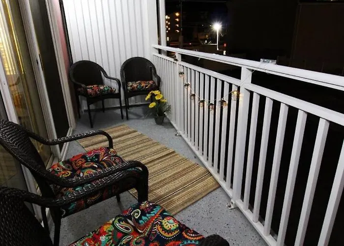 Beautiful 3 Bedroom Sunset With Outdoor Pool! Holiday home *