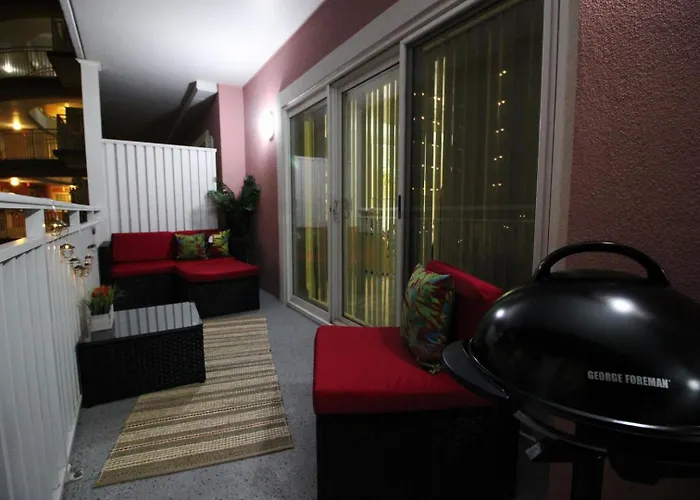 Beautiful 3 Bedroom Sunset With Outdoor Pool!