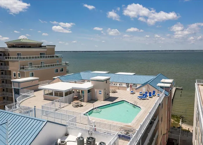 Beautiful 3 Bedroom Sunset With Outdoor Pool!